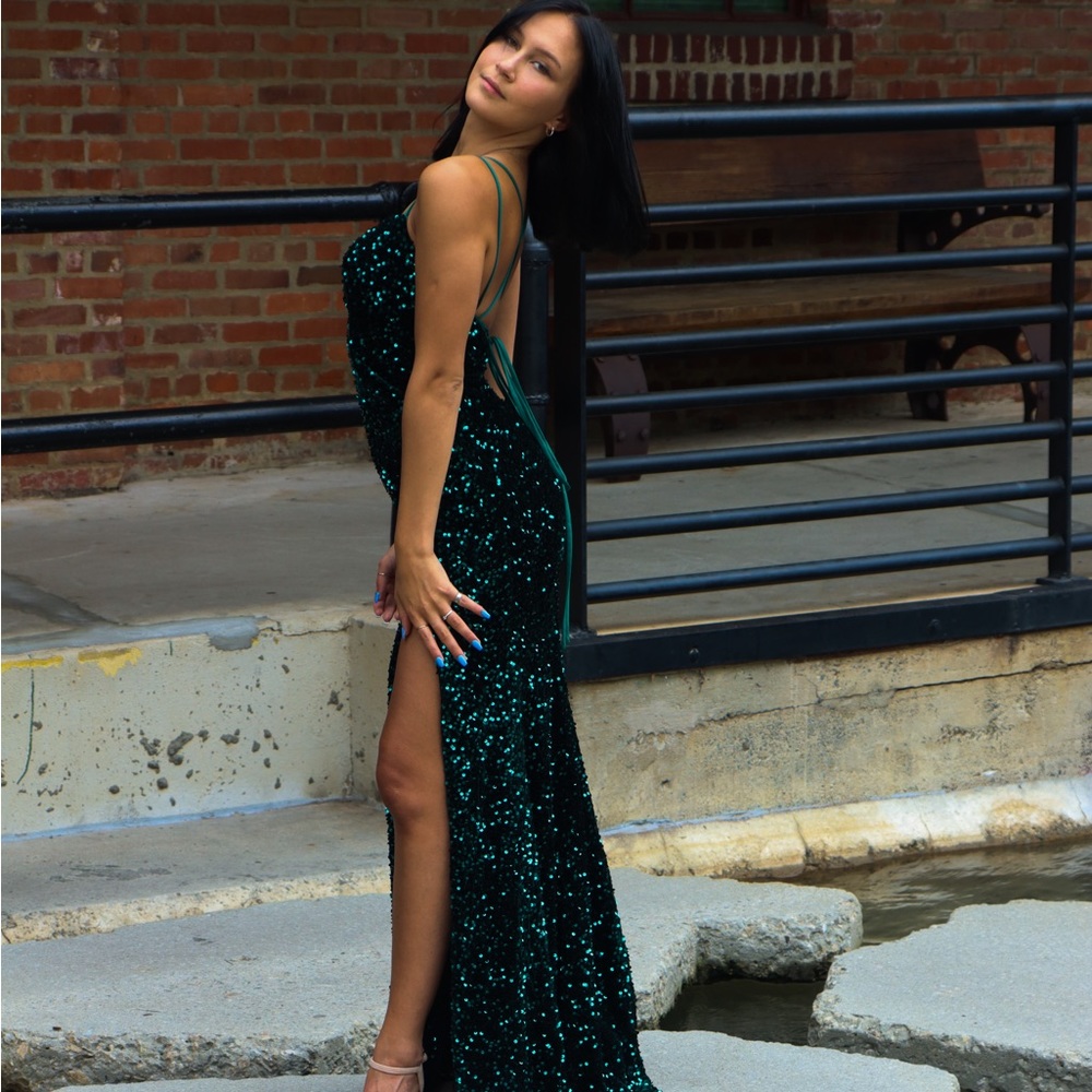 Dave and Johnny size 00 prom dress